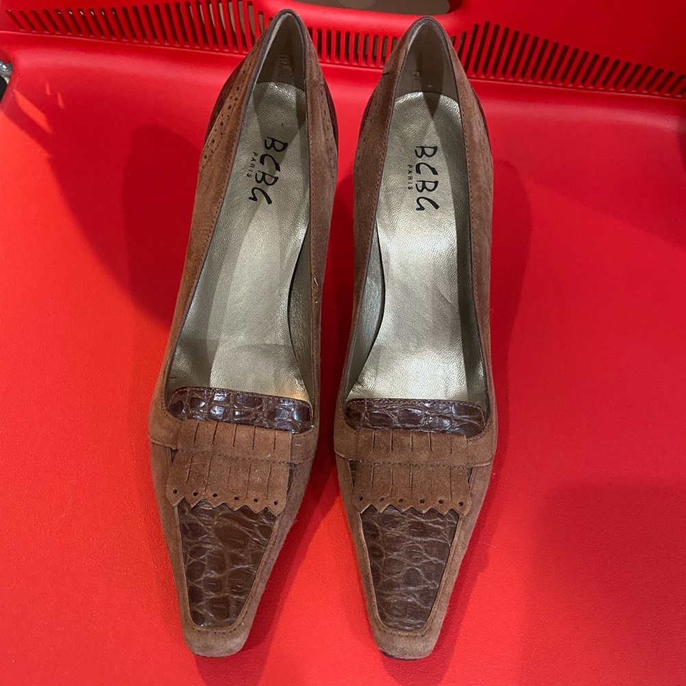 BCBG size 8 brown stilettos